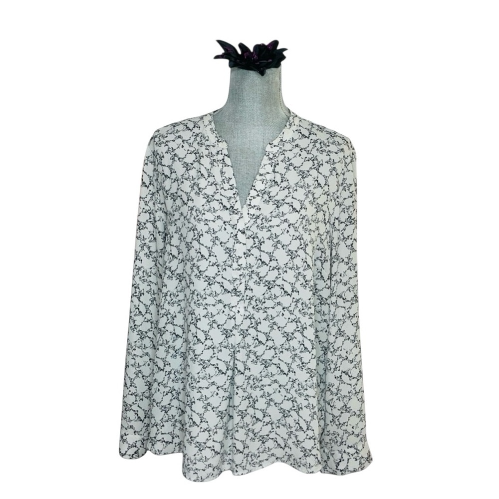 The Limited XXL Black & White Abstract Print V-Neck Blouse Flowy - Picture 2 of 14